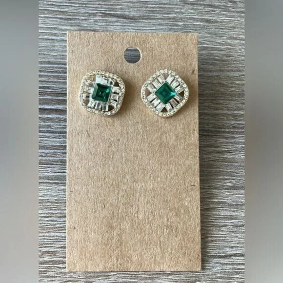 Green crystal stud earrings A199 - Picture 4 of 5